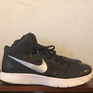 NIKE BASKETBALL SHOES